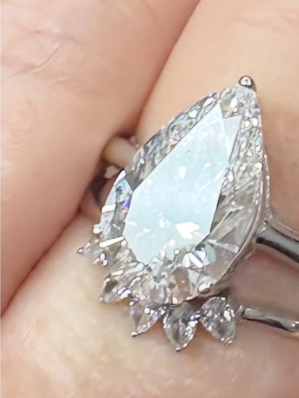 Stunning pear solitaire Diamond 4.06 carat ring